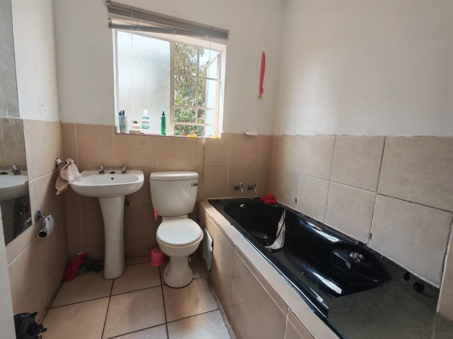 2 Bedroom Property for Sale in Rustenburg Central North West